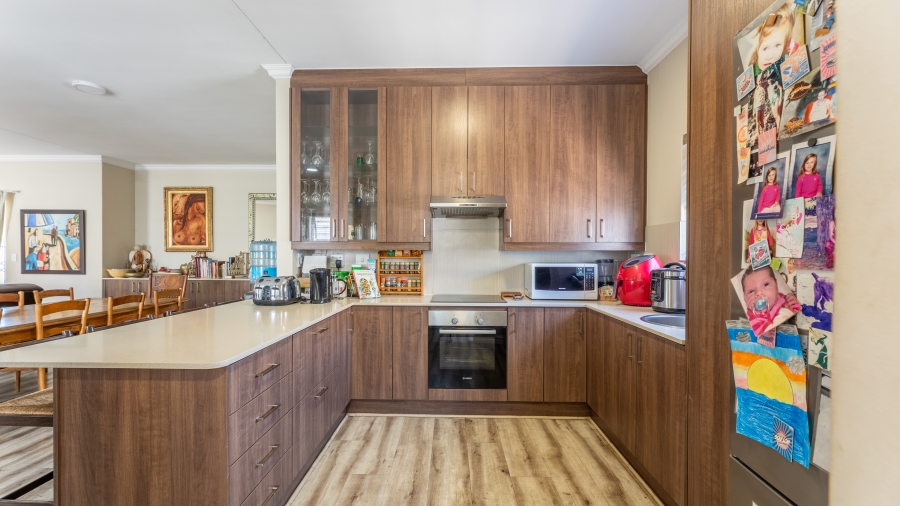 3 Bedroom Property for Sale in Sunningdale Western Cape